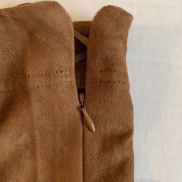 ELAN. Faux Suede camel brown bell bottoms. Zipper on side. - Picture 7 of 13